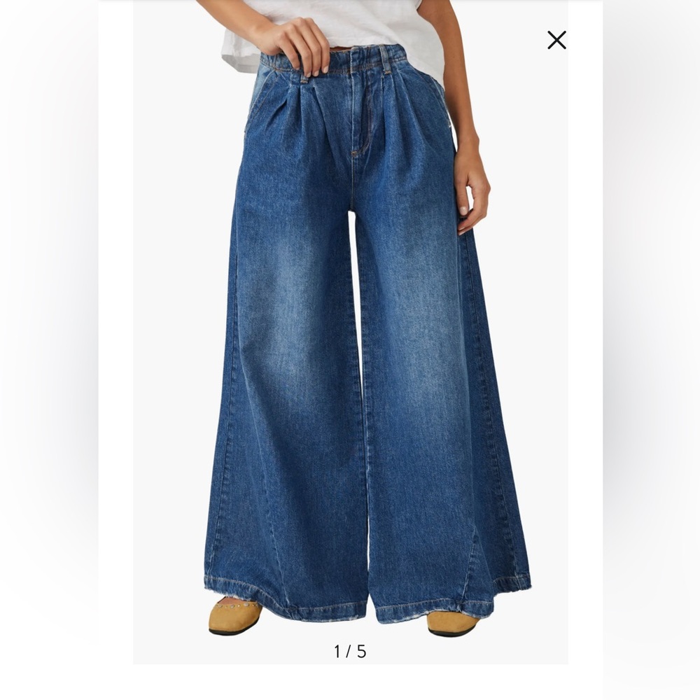We The Free Wide Leg Blue Jeans!